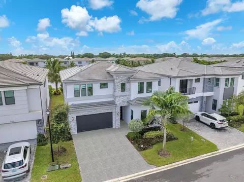8270 Oceanus Dr, Boca Raton, FL 33496