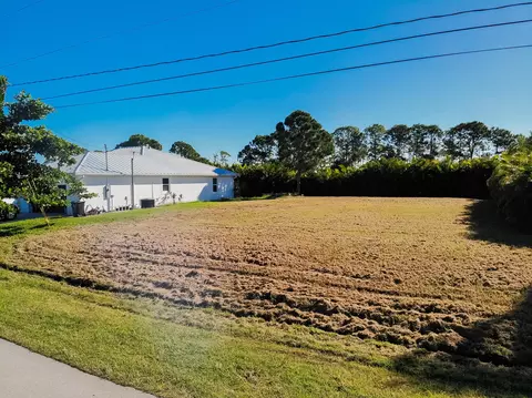 2920 SEast Blackwell Dr, Port Saint Lucie, FL 34953