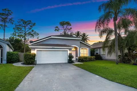 872 Lake Wellington Dr, Wellington, FL 33414