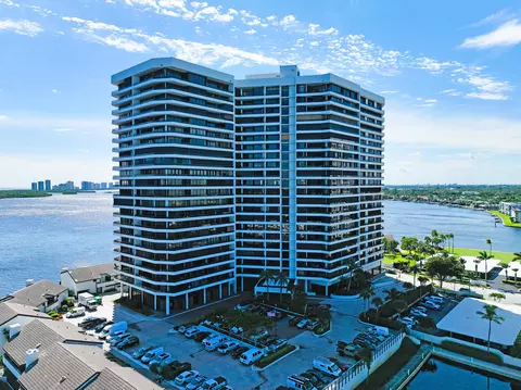 100 Lakeshore Dr #353, North Palm Beach, FL 33408