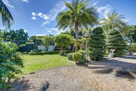 420 NW 147th St, Miami, FL 33168