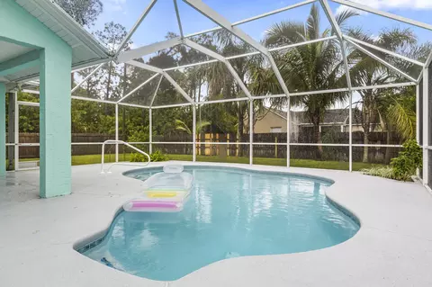402 SE Strait Ave, Port Saint Lucie, FL 34983