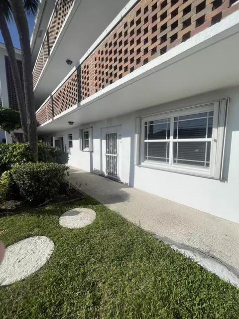 2050 NE 39th St #E110, Lighthouse Point, FL 33064