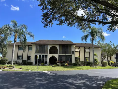 102 Lake Pine Cir #D-2, Greenacres, FL 33463