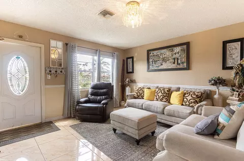 561 SE 5th St, Belle Glade, FL 33430