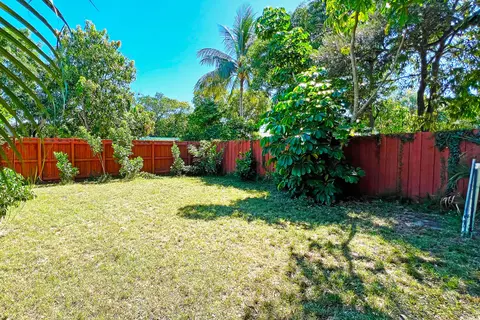 574 NE 33 St, Oakland Park, FL 33334