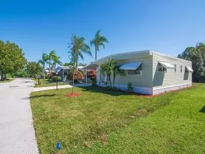 495 NE Moonstone Dr, Jensen Beach, FL 34957