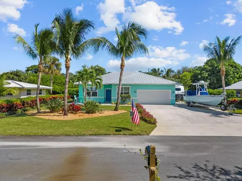 201 SE Monterey Ave, Stuart, FL 34996