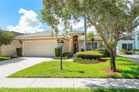 740 Clearbrook Park Cir, Delray Beach, FL 33445