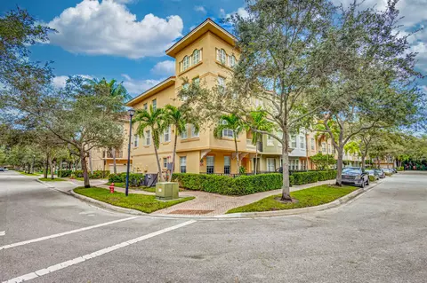 2465 San Pietro Cir, Palm Beach Gardens, FL 33410