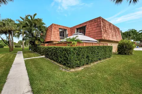 720 Buttonwood Ln, Boynton Beach, FL 33436