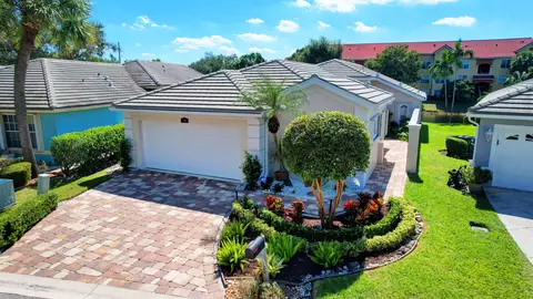 120 Harbor Lake Cir, Greenacres, FL 33413