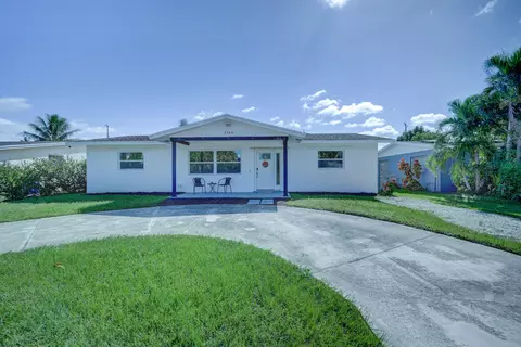 2244 SE Washington St, Stuart, FL 34997 photo 1