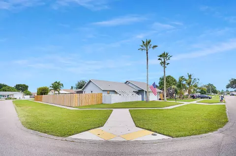 5469 Fox Valley Trl, Lake Worth, FL 33463