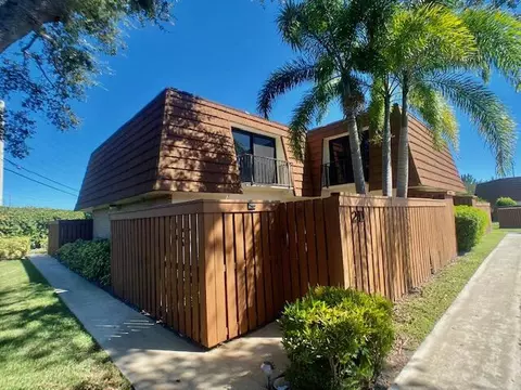 3900 County Line Rd #2D, Tequesta, FL 33469