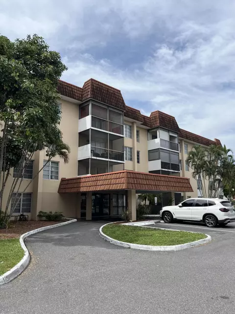 4152 Inverrary Dr #204, Lauderhill, FL 33319