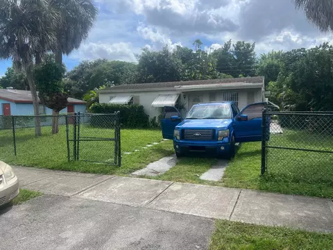 3370 NW 9th St, Lauderhill, FL 33311
