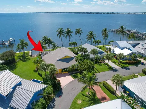 3971 NE Breakwater Dr, Jensen Beach, FL 34957