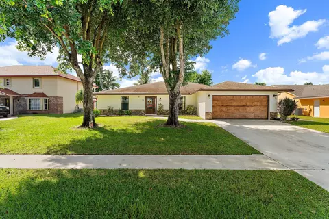 138 Granada St, Royal Palm Beach, FL 33411