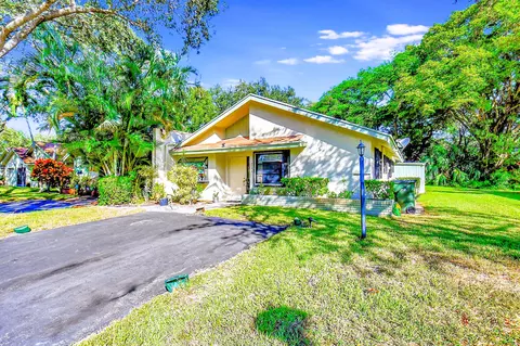 3725 Arelia Dr S, Delray Beach, FL 33445