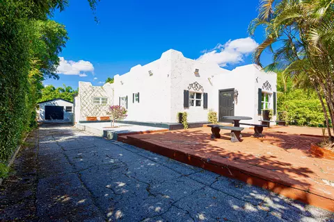 725 N B St, Lake Worth, FL 33460