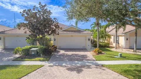 8064 Montserrat Pl, Wellington, FL 33414