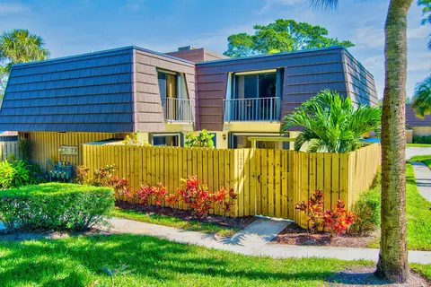 1504 15th Ct, Palm Beach Gardens, FL 33410