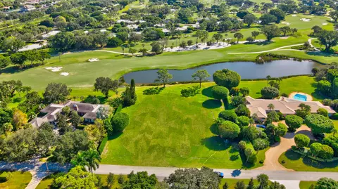 6 Country Rd W, Village Of Golf, FL 33436