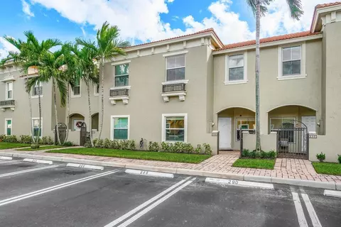 290 Lake Monterey Cir, Boynton Beach, FL 33426