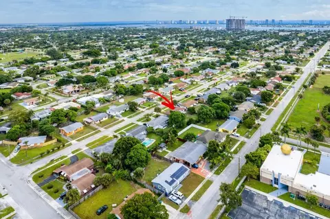 671 W 35th St, Riviera Beach, FL 33404