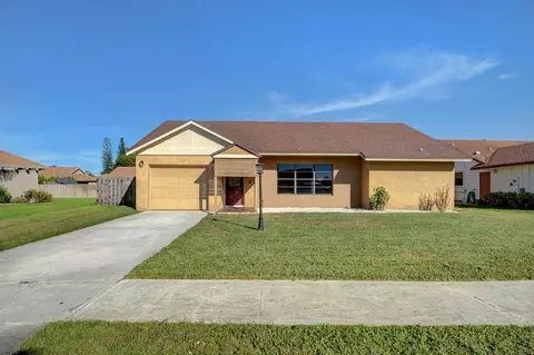 8235 Whitewood Cv E, Lake Worth, FL 33467
