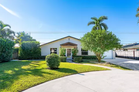 4680 Dolphin Dr, Lake Worth, FL 33463