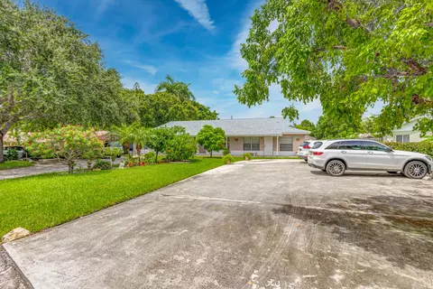 2037 Joy Rene Ln, North Palm Beach, FL 33408
