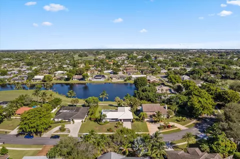 3201 Lakeview Dr, Delray Beach, FL 33445