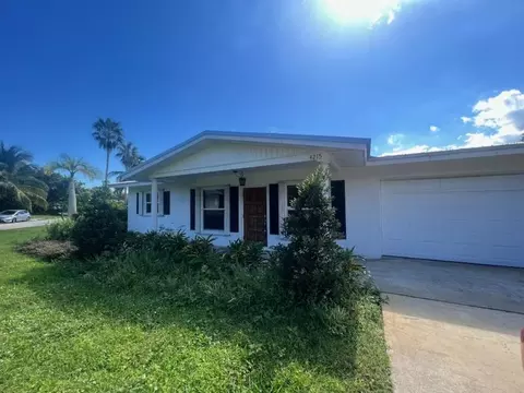 4215 NE Carrol Ct, Jensen Beach, FL 34957
