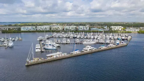 875 NW Flagler Ave #201, Stuart, FL 34994