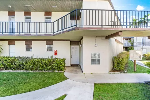 2 Greenway N #106, Royal Palm Beach, FL 33411