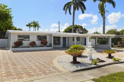 325 Ponte Vedra Rd, Palm Springs, FL 33461