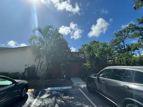 4246 S Landar Dr, Lake Worth, FL 33463