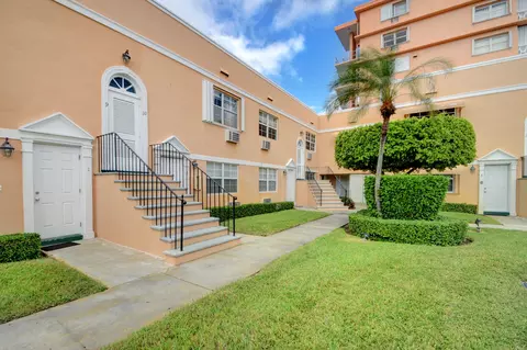 31 S Golfview Rd #11, Lake Worth, FL 33460