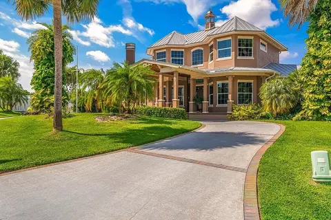 7777 Grand Oak Cir, Sebastian, FL 32958
