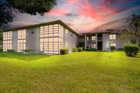 10 Lake Vista Trl #204, Port Saint Lucie, FL 34952