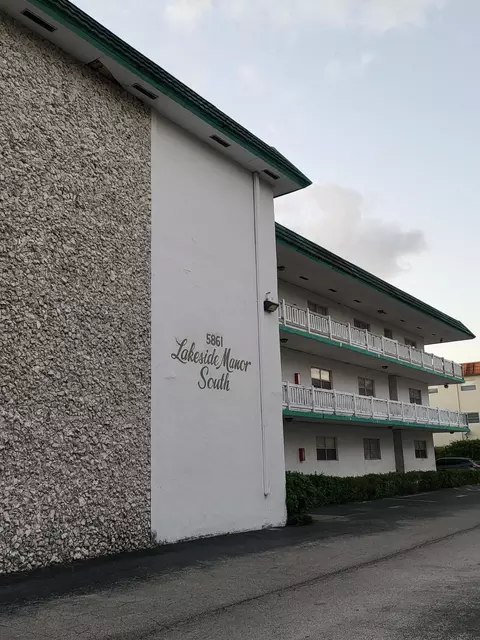 5861 NW 16th Pl #214, Sunrise, FL 33313