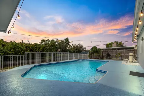 925 E River Dr, Margate, FL 33063