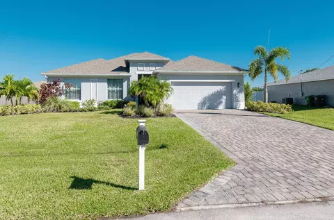 541 SW Fields Ave, Port Saint Lucie, FL 34953