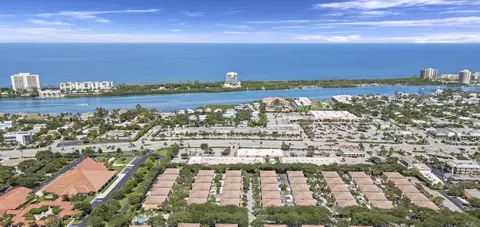 32 Laurel Oaks Cir, Tequesta, FL 33469