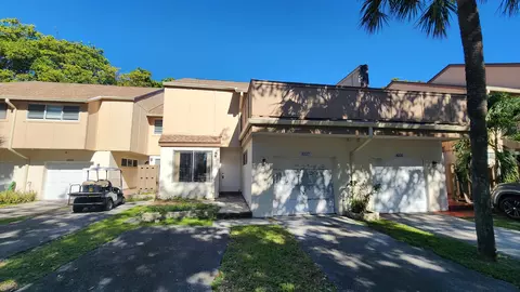 8227 NW 8 St #9, Plantation, FL 33324