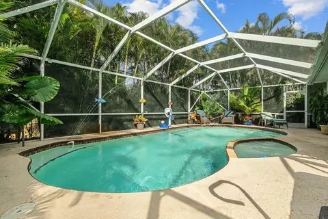 1950 SE Floresta Dr, Port Saint Lucie, FL 34983