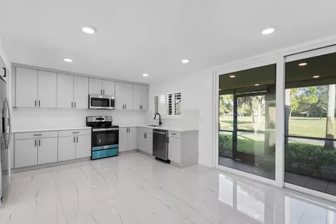 215 Old Meadow Way, Palm Beach Gardens, FL 33418