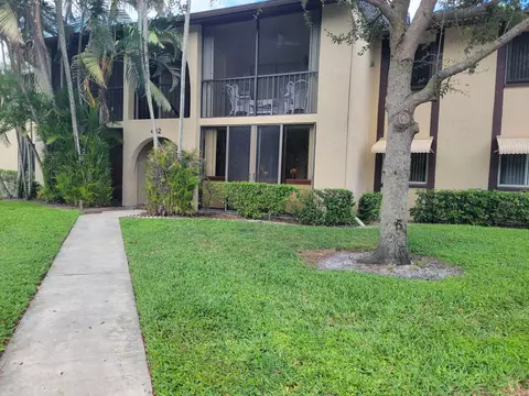 442 Pine Glen Ln #D-1, Greenacres, FL 33463